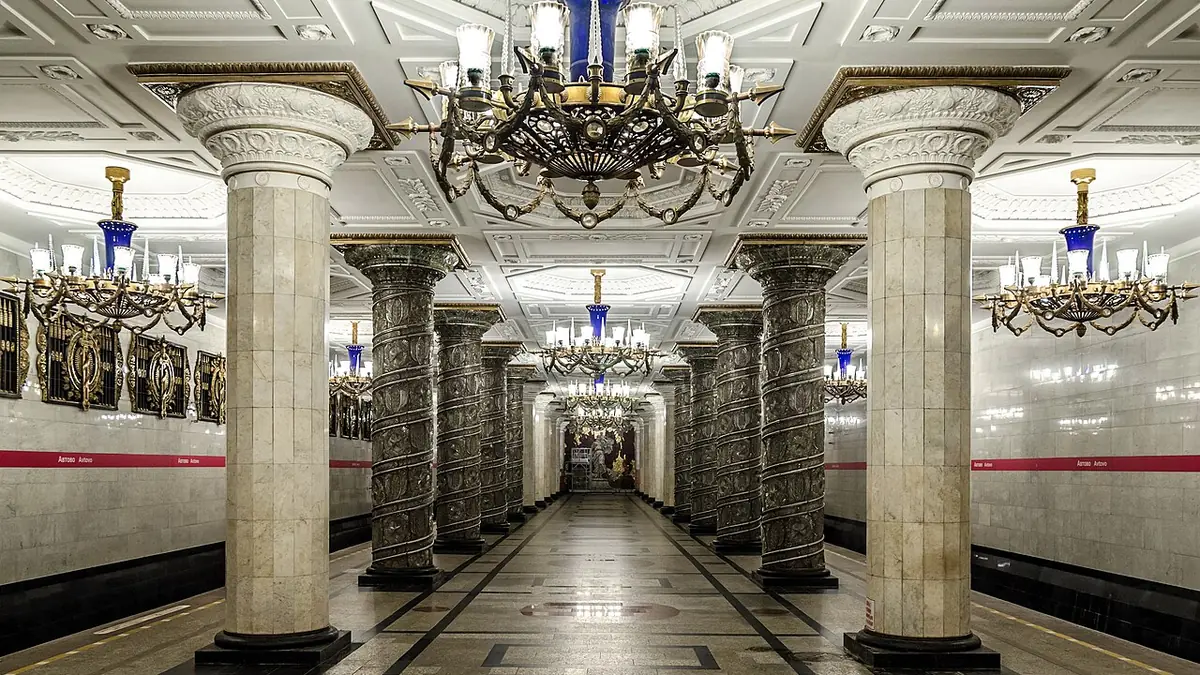 Метро Петербурга, где пенсионеры используют компенсацию на проезд